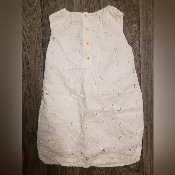 CREWCUTS GIRL'S SLEEVELESS SHIFT EYELET DRESS | Size 5 - Picture 5 of 5